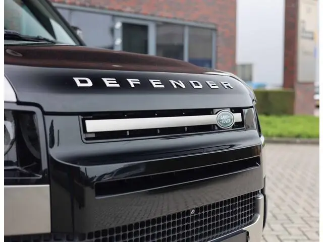 Photo 1 : Land Rover Defender 2021 Diesel