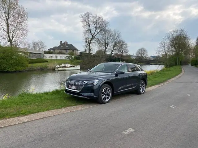 Photo 1 : Audi E-tron 2022 Électrique