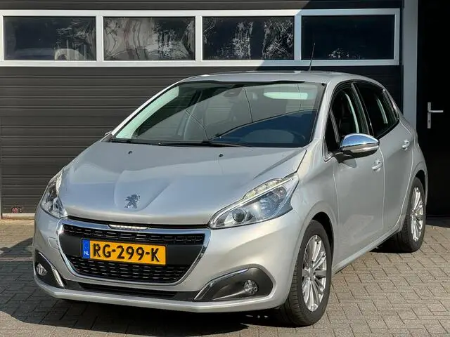 Photo 1 : Peugeot 208 2016 Essence