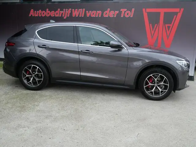 Photo 1 : Alfa Romeo Stelvio 2018 Essence