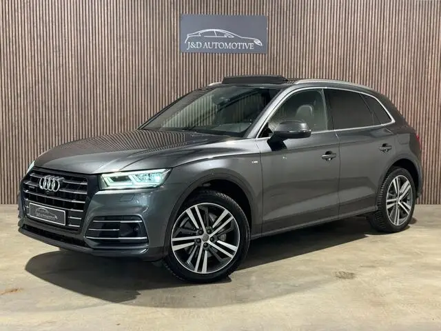 Photo 1 : Audi Q5 2019 Hybrid