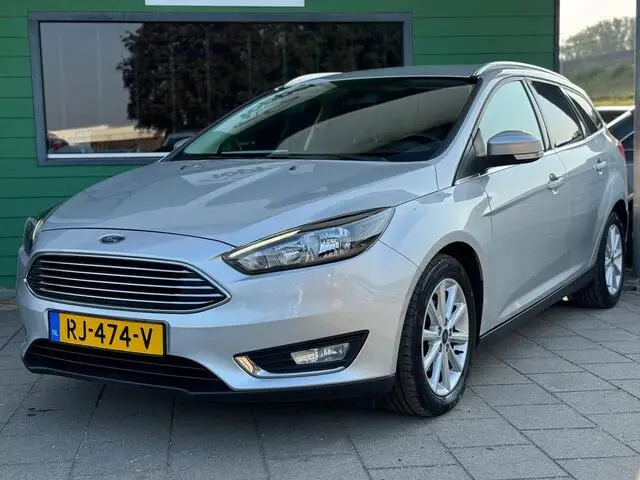 Photo 1 : Ford Focus 2017 Petrol