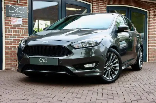 Photo 1 : Ford Focus 2017 Petrol