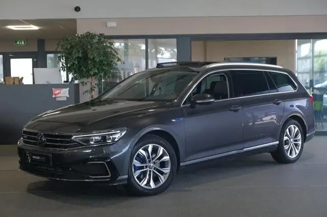 Photo 1 : Volkswagen Passat 2020 Hybride