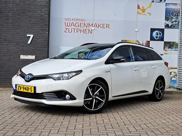 Photo 1 : Toyota Auris 2017 Hybrid