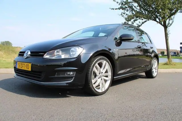 Photo 1 : Volkswagen Golf 2015 Petrol