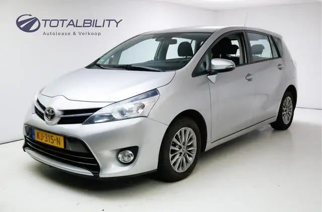 Photo 1 : Toyota Verso 2016 Essence