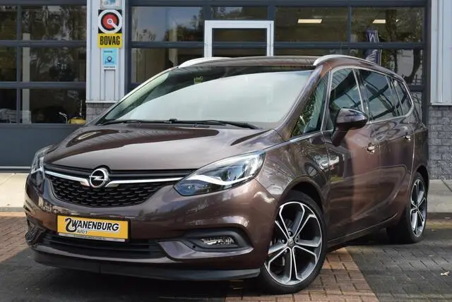 Photo 1 : Opel Zafira 2018 Petrol