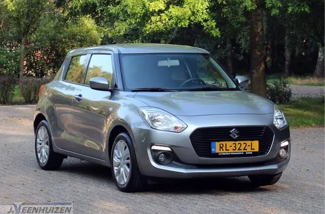 Photo 1 : Suzuki Swift 2018 Petrol