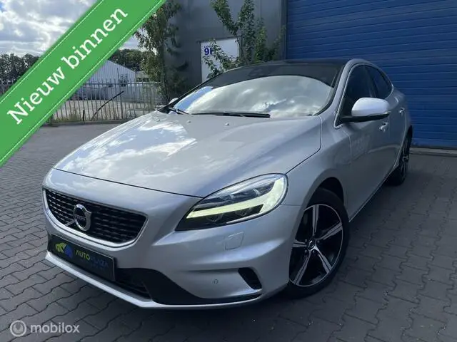 Photo 1 : Volvo V40 2019 Petrol