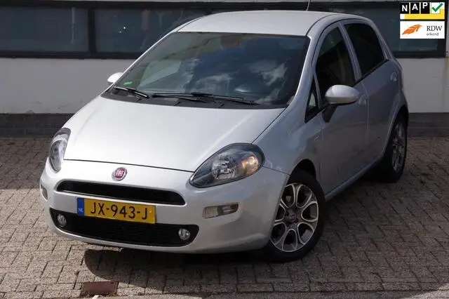 Photo 1 : Fiat Punto 2016 Essence