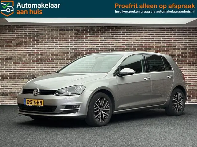 Photo 1 : Volkswagen Golf 2016 Petrol