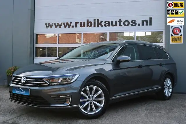 Photo 1 : Volkswagen Passat 2016 Hybride