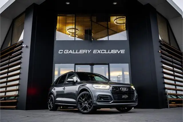 Photo 1 : Audi Q5 2020 Hybride