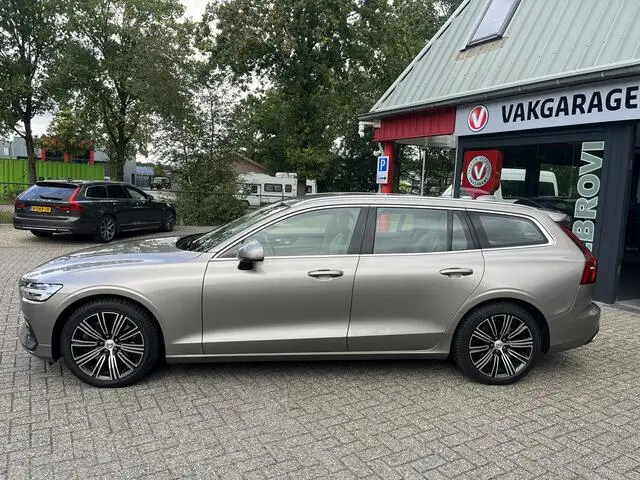 Photo 1 : Volvo V60 2020 Petrol