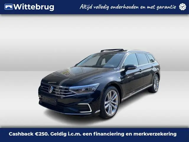 Photo 1 : Volkswagen Passat 2020 Hybrid