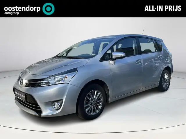 Photo 1 : Toyota Verso 2017 Petrol