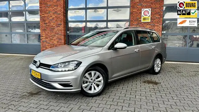 Photo 1 : Volkswagen Golf 2018 Petrol