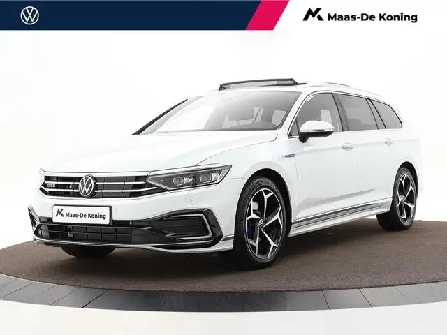 Photo 1 : Volkswagen Passat 2023 Hybride