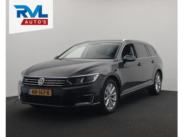 Photo 1 : Volkswagen Passat 2016 Hybride