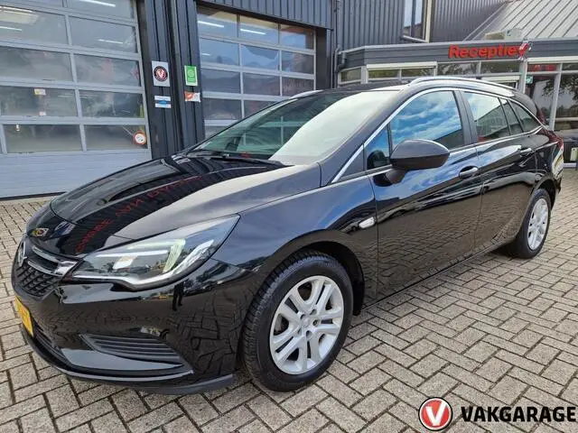 Photo 1 : Opel Astra 2018 Petrol