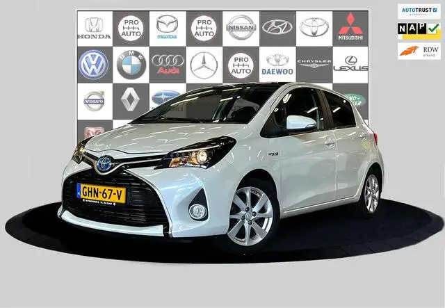 Photo 1 : Toyota Yaris 2015 Hybrid