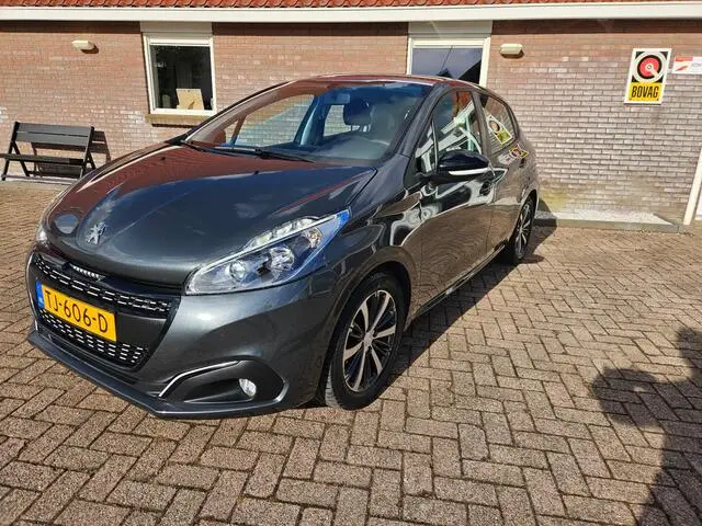 Photo 1 : Peugeot 208 2017 Petrol