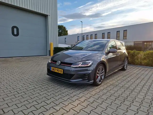 Photo 1 : Volkswagen Golf 2019 Essence