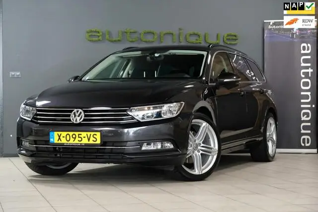 Photo 1 : Volkswagen Passat 2017 Essence