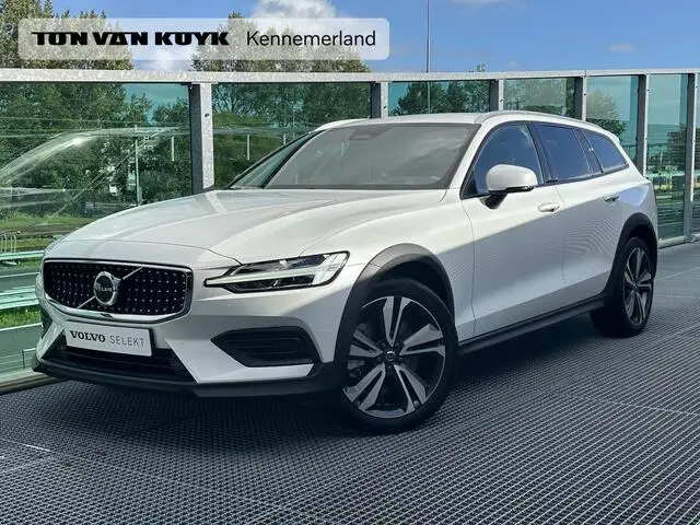 Photo 1 : Volvo V60 2023 Essence