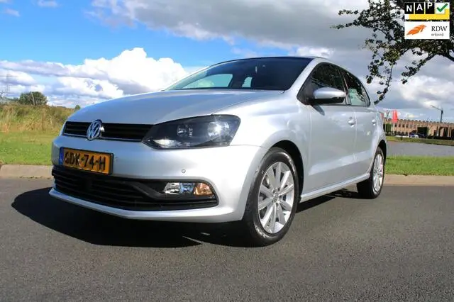 Photo 1 : Volkswagen Polo 2017 Petrol