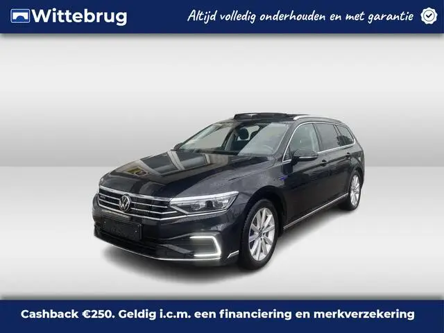 Photo 1 : Volkswagen Passat 2021 Hybride