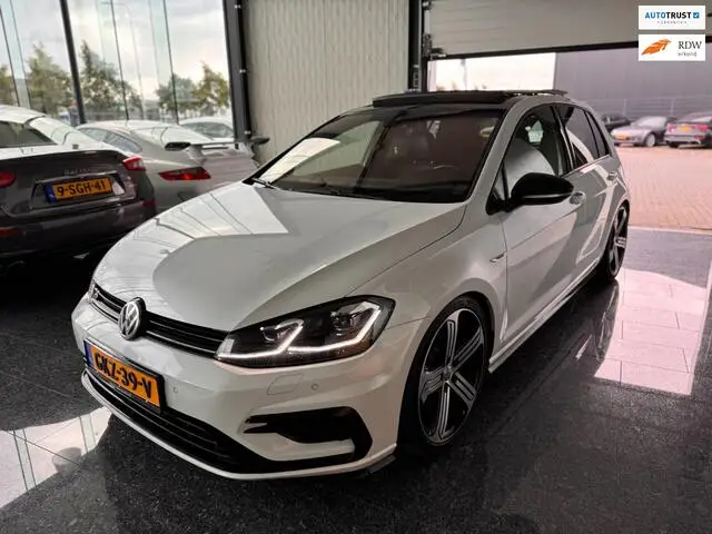 Photo 1 : Volkswagen Golf 2017 Petrol