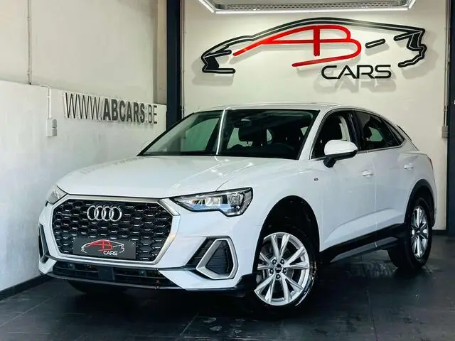 Photo 1 : Audi Q3 2022 Essence