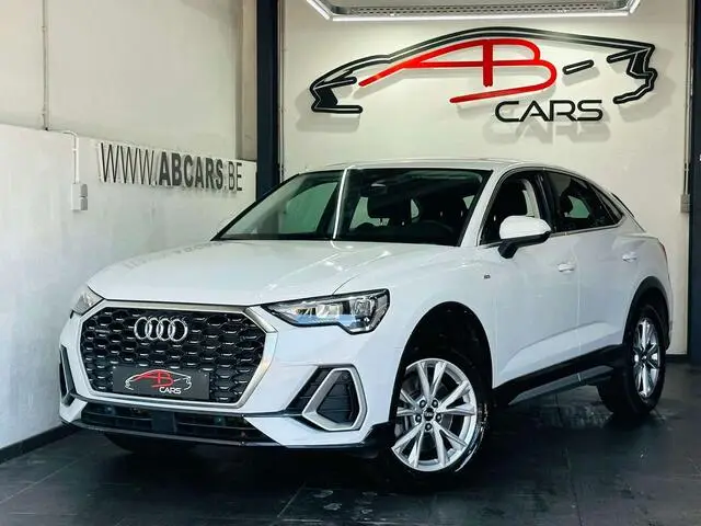 Photo 1 : Audi Q3 2022 Petrol