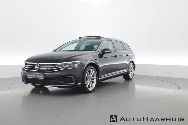 Photo 1 : Volkswagen Passat 2021 Hybrid