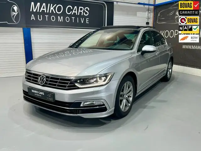 Photo 1 : Volkswagen Passat 2019 Petrol