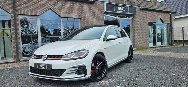 Photo 1 : Volkswagen Golf 2019 Petrol