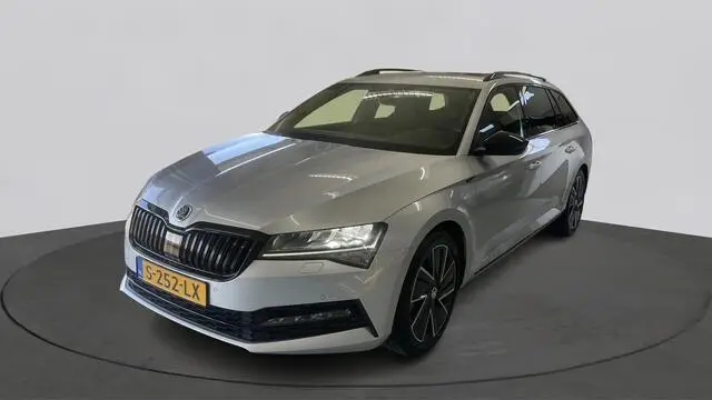 Photo 1 : Skoda Superb 2023 Petrol