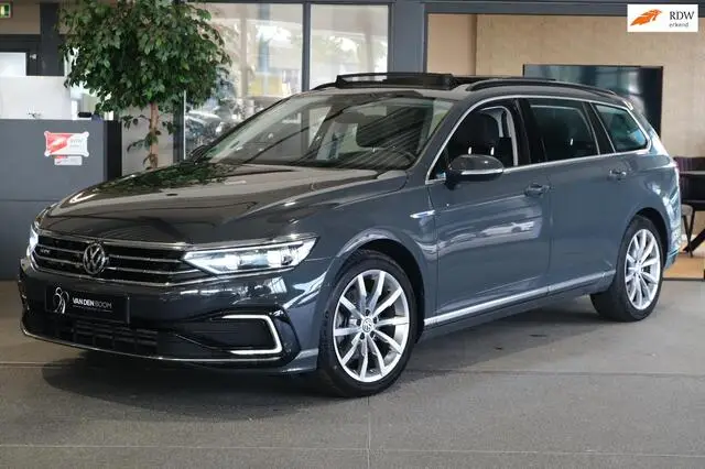 Photo 1 : Volkswagen Passat 2020 Hybrid