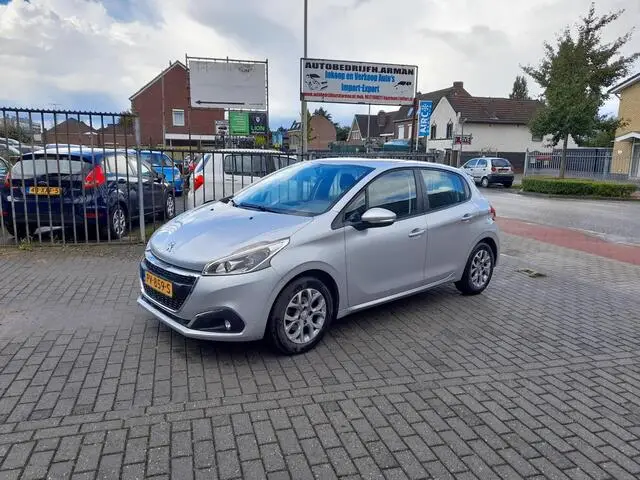 Photo 1 : Peugeot 208 2017 Petrol