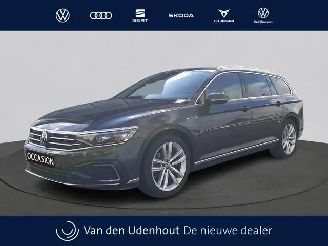 Photo 1 : Volkswagen Passat 2023 Hybride