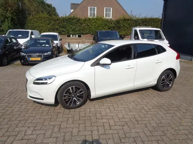 Photo 1 : Volvo V40 2019 Petrol