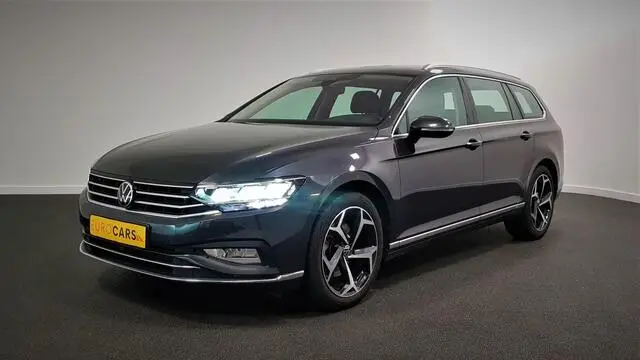 Photo 1 : Volkswagen Passat 2020 Essence