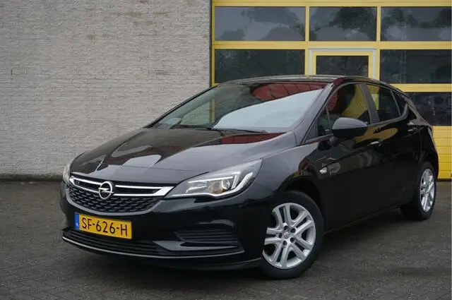 Photo 1 : Opel Astra 2018 Essence