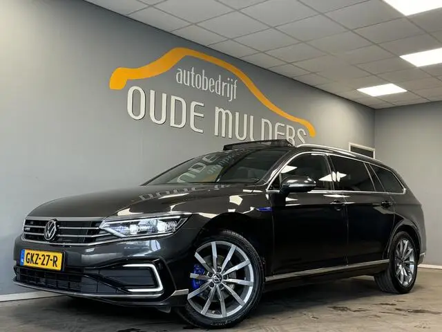 Photo 1 : Volkswagen Passat 2020 Hybrid