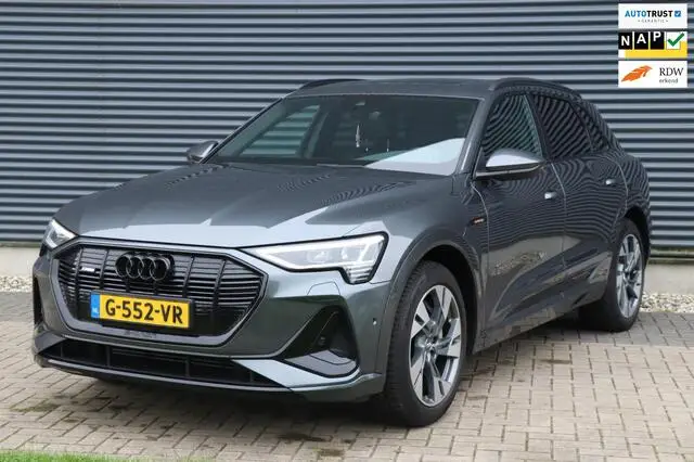 Photo 1 : Audi E-tron 2019 Électrique