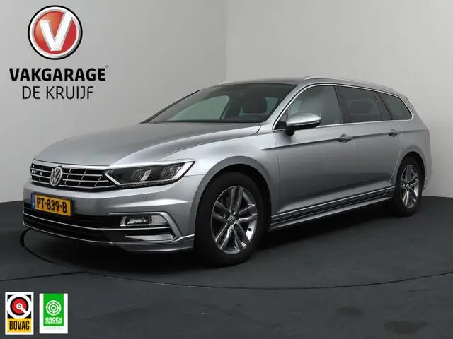 Photo 1 : Volkswagen Passat 2017 Essence