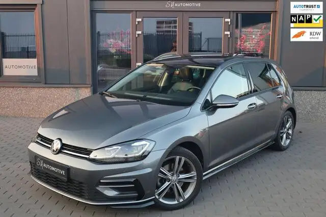 Photo 1 : Volkswagen Golf 2017 Petrol