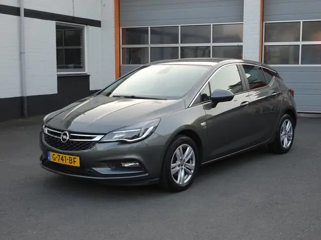 Photo 1 : Opel Astra 2019 Petrol